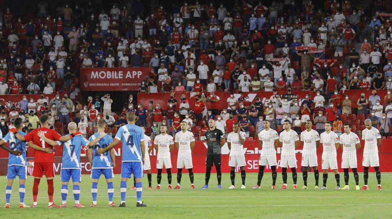 Minutro de silencio en el Sánchez-Pizjuán