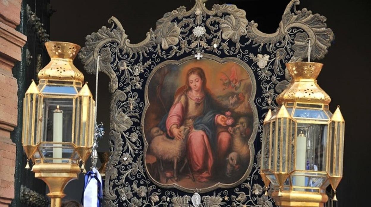 El simpecado de la Pastora de Santa Marina