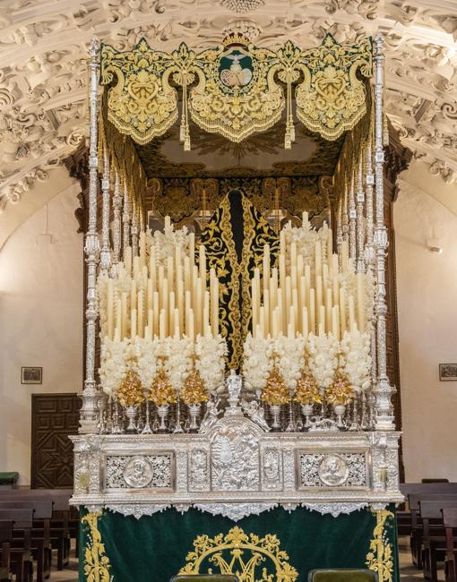 El palio de la Virgen del Rocío del Beso de Judas, en Los Terceros