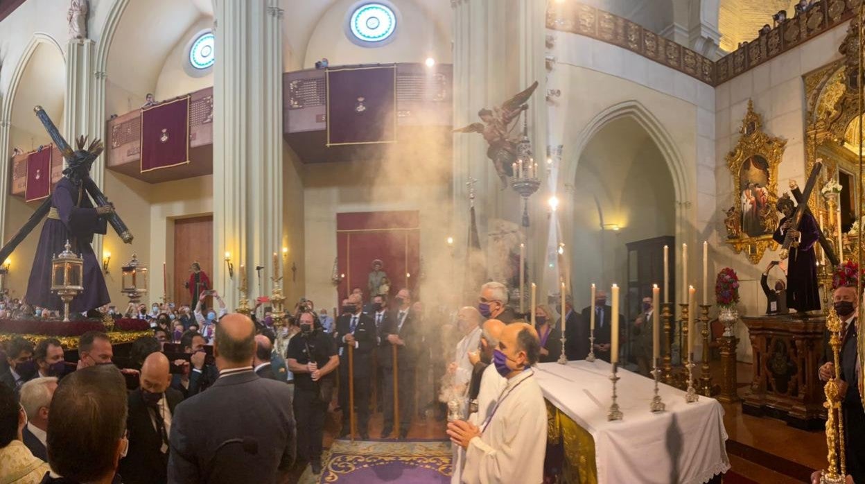 El Gran Poder sale del Santuario de Los Gitanos