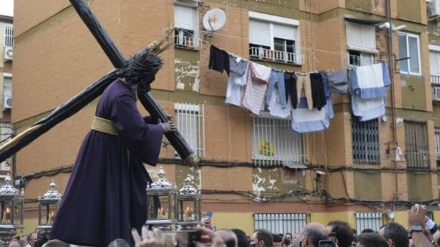 Las mejores imágenes del traslado del Gran Poder al barrio de los Pajaritos