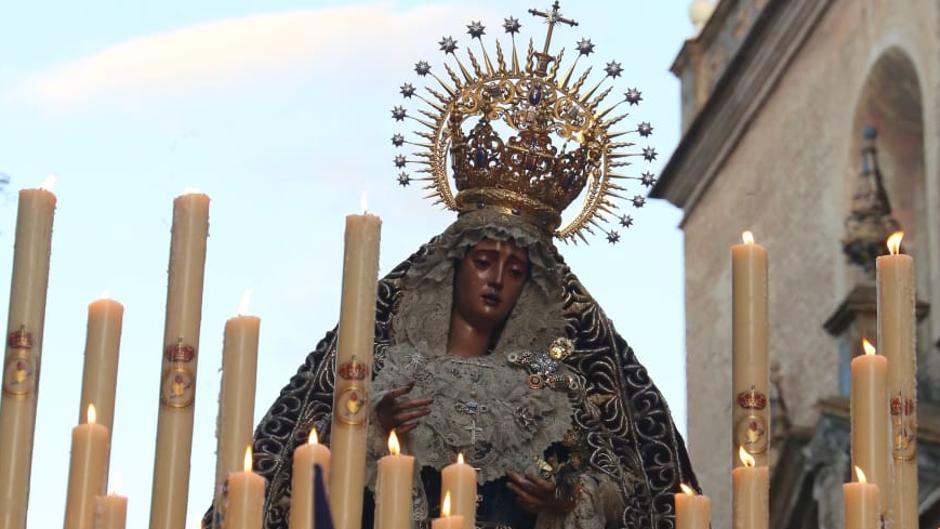 La imagen del Jueves Santo: la Virgen del Valle sin palio