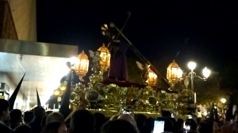 El Gran Poder por las Cortes hacia la plaza del Duque