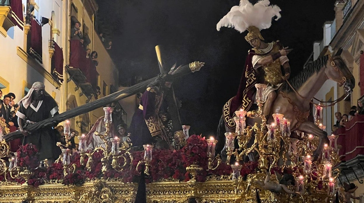 El Cristo de las Tres Caídas al salir de la capilla de los Marineros