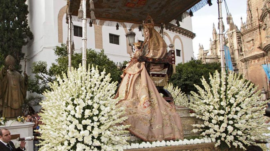 La Virgen de los Reyes lucirá el manto salmón el 15 de agosto