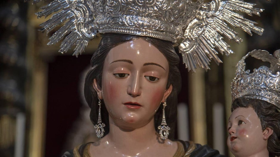 Las Siete Palabras proyecta un retablo cerámico para la Virgen del Rosario de San Vicente