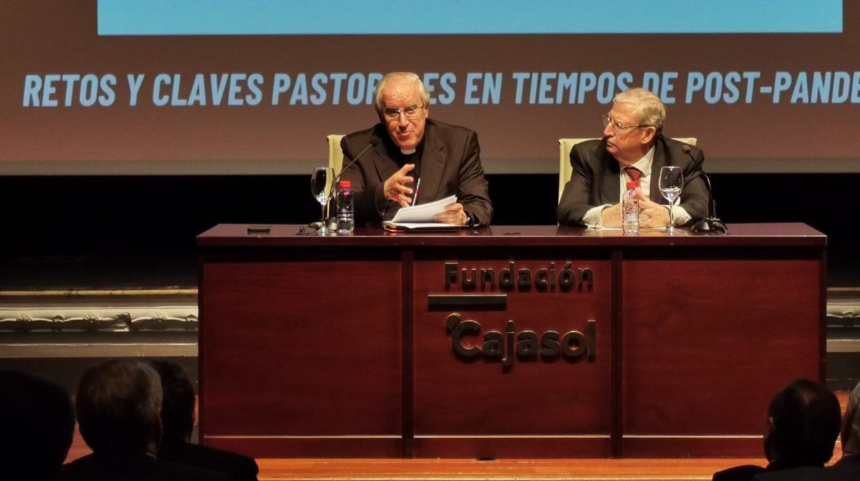 El arzobispo Saiz en la Fundación Cajasol