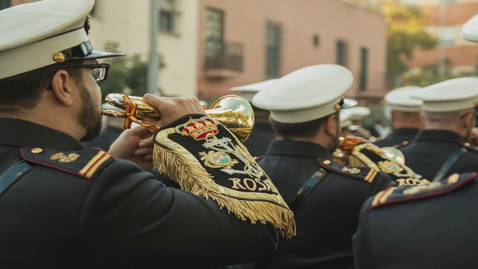 Cinco bandas de distintas ciudades andaluzas tocan en la Semana Santa de Sevilla