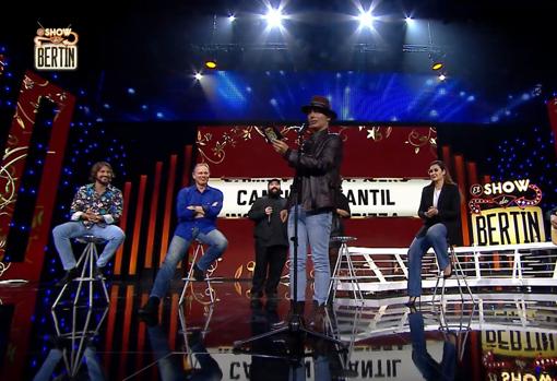 Pitingo se atrevió a cantar por bulerías la canción del tapicero