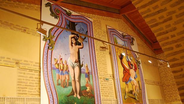 Uno de los espectaculares murales que decoran la iglesia de San Sebastián de Lora del Río