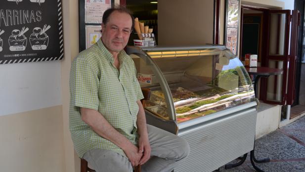 El particular heladero de Utrera con la mayor colección de discos de vinilo de toda la comarca