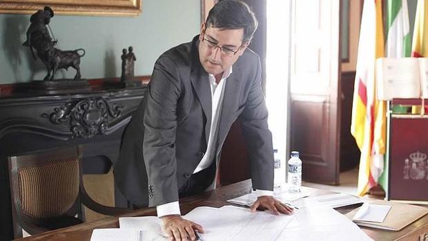 La juez cita al alcalde de Utrera, denunciado por la marquesa de Santaella