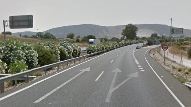 El accidente mortal del motorista ha ocurrido en el kilóemtro 112 de la A-92, a su paso por Lora de Estepa