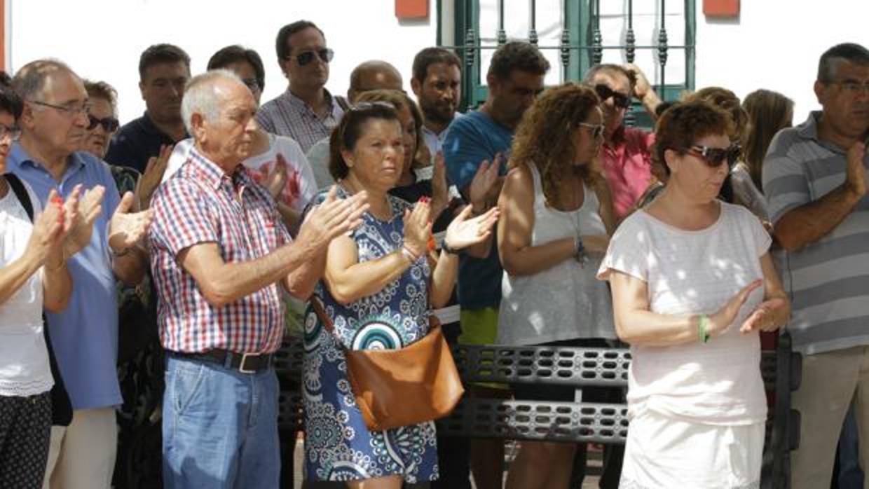 Cinco minutos de silencio en el Ayuntamiento de la Algaba