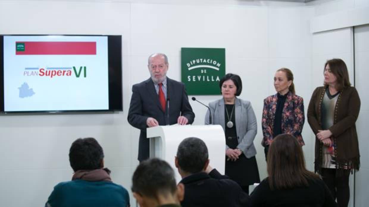 El presidente Villalobos y tres diputadas de la institución, Ufano, Argota y Llamas