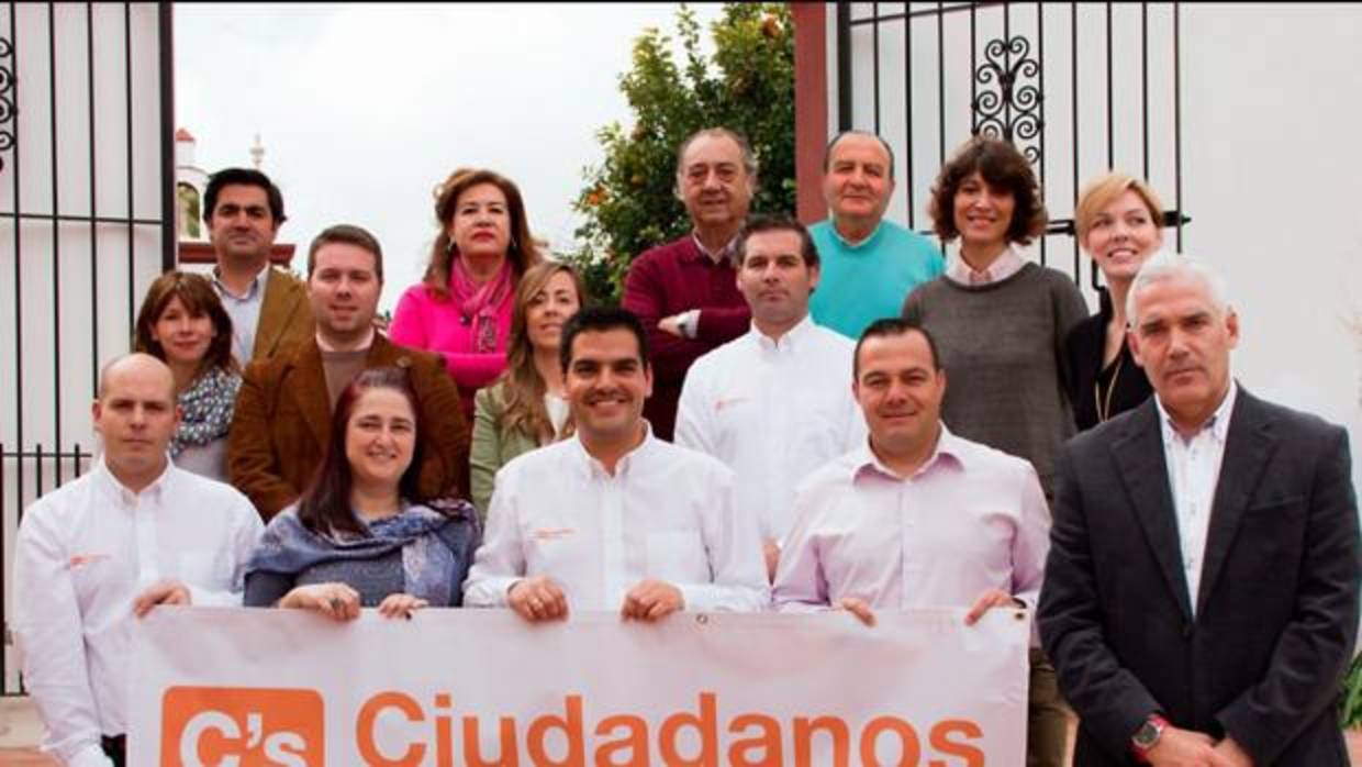 La formación naranja con todos sus miembros durante la campaña electoral en 2015