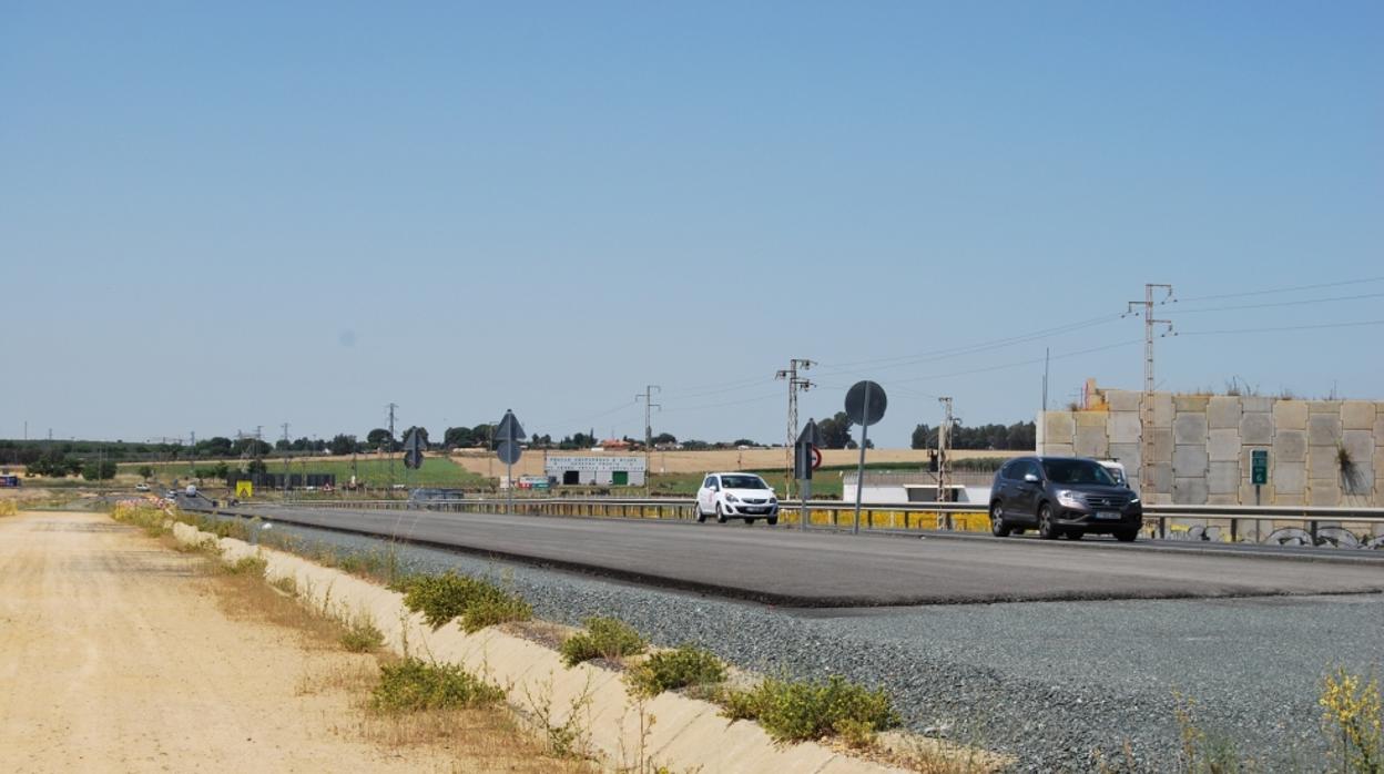 La carretera A-392 está actualmente en obras para la duplicación de la calzada