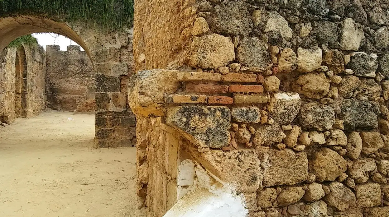 Culminan las obras de consolidación en el entorno de la Torre Mocha del  Castillo de Alcalá