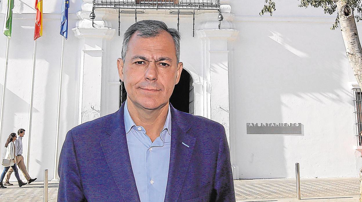 José Luis Sanz, alcalde de Tomares