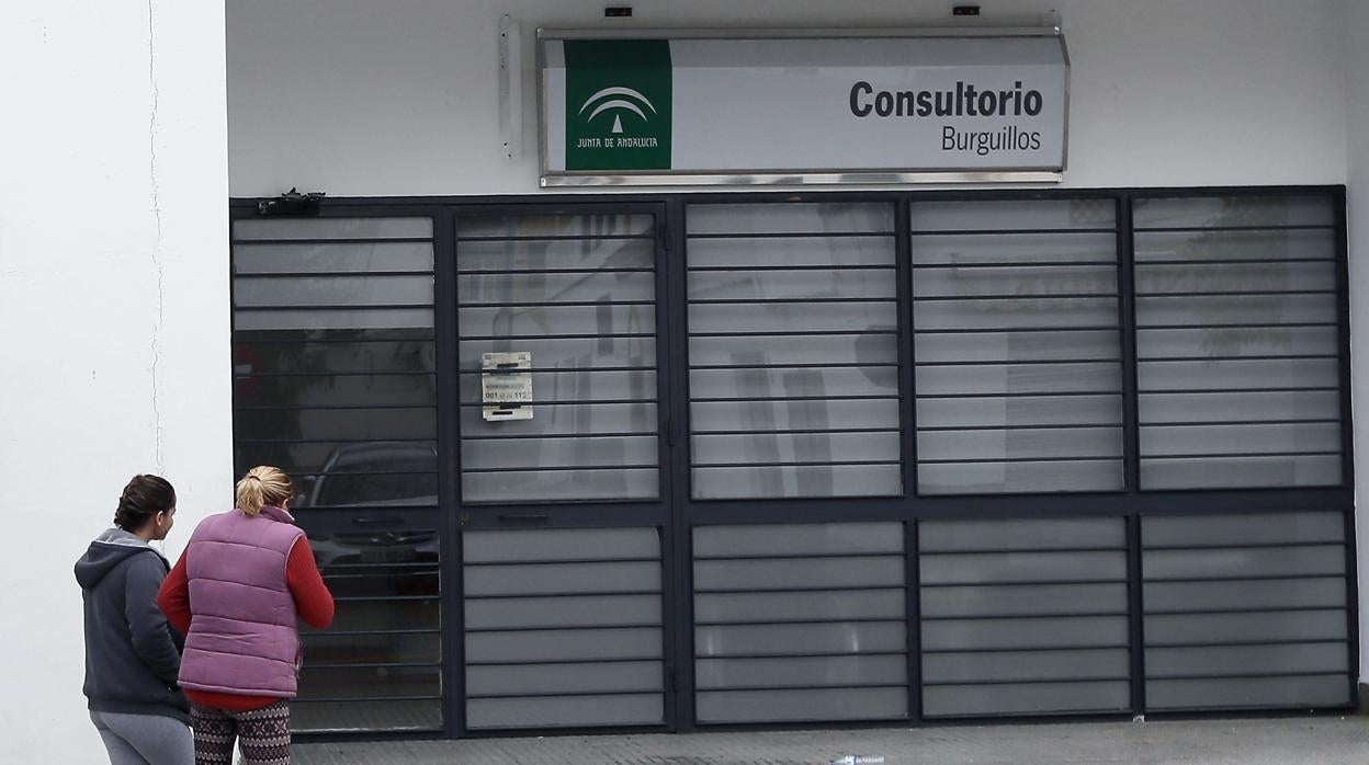 El pequeño murió en el centro de salud de Burguillos donde fue evacuado de urgencia