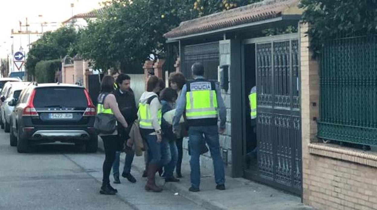 Llegada de la comisión judicial al domicilio nazareno donde se produjo el crimen