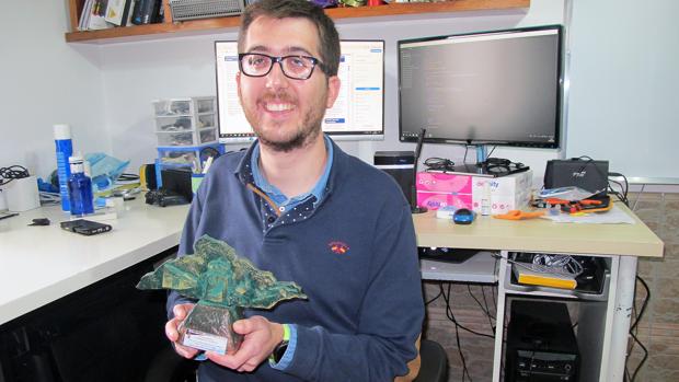 Una rarísima enfermedad no impide destacar al ingeniero informático Ildefonso de la Cruz