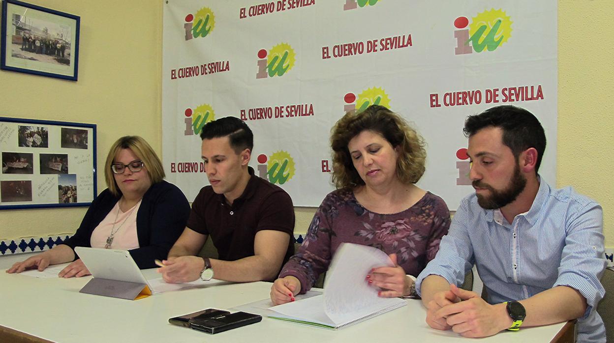 Los cuatro concejales rebeldes: de izquierda a derecha, Miriam Zapata, Jon Bejarano, María de los Ángeles Tejero y Francisco Javier Linares