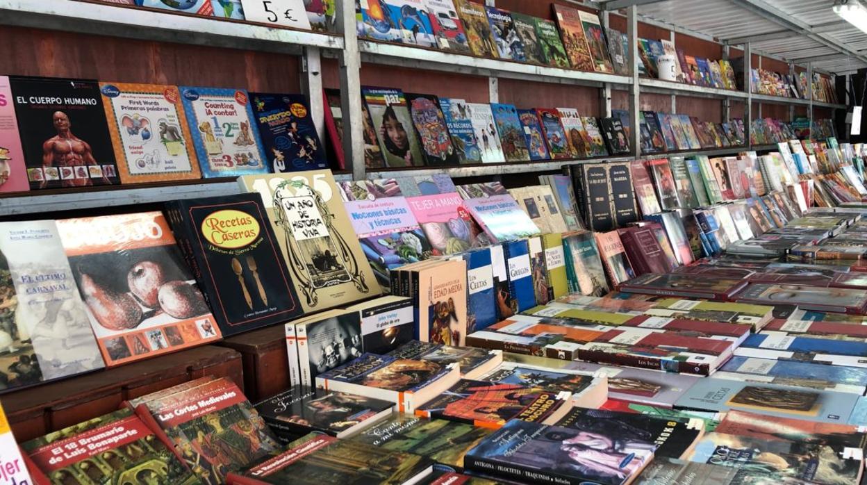 La Feria del Libro de Utrera se celebra todos los años en la plaza del Altozano