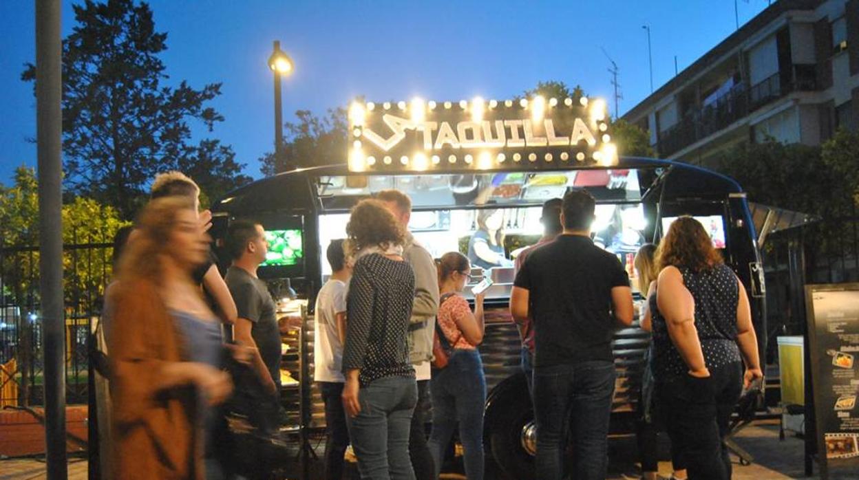 Hasta conce furgonetas de comida componen la oferta gastrómica de esta actividad