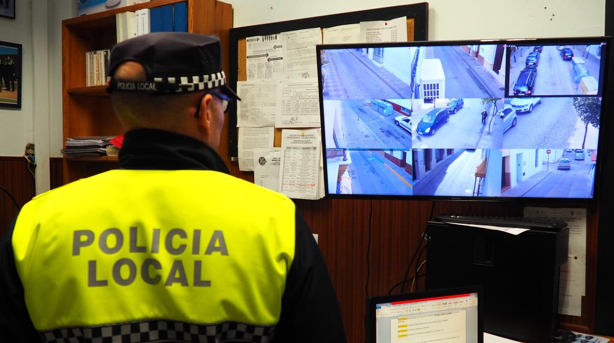 Oficina de la Policía Local de Lebrija donde se encuentra el centro de control del sistema de videovigilancia del tráfico