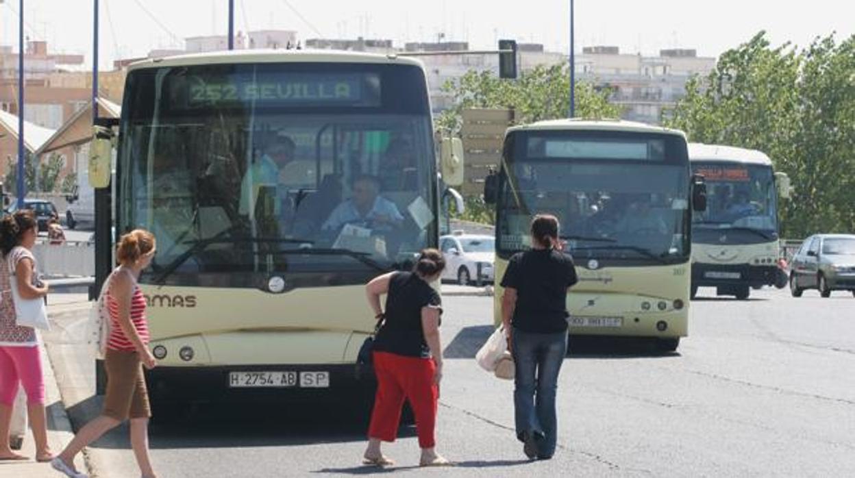 Autobuses del Consorcio de Transporte Metropolitano de Sevilla
