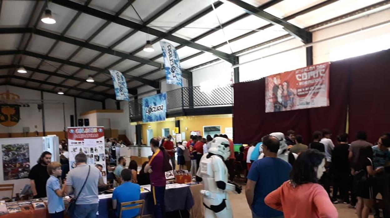 Juegos, exposiciones o zona comercial, llenan la superficie de la feria