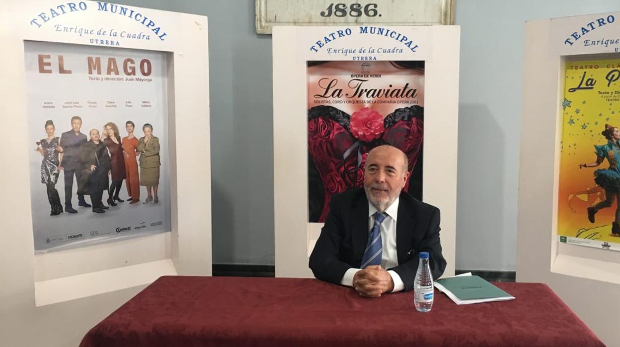 El concejal de Cultura del Ayuntamiento de Utrera, Pepe Montoro, presentando la programación