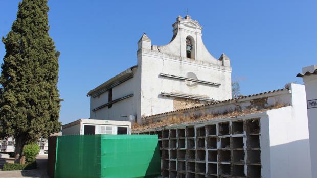 La capilla del cementerio de Utrera, un tesoro patrimonial que aguarda una completa restauración