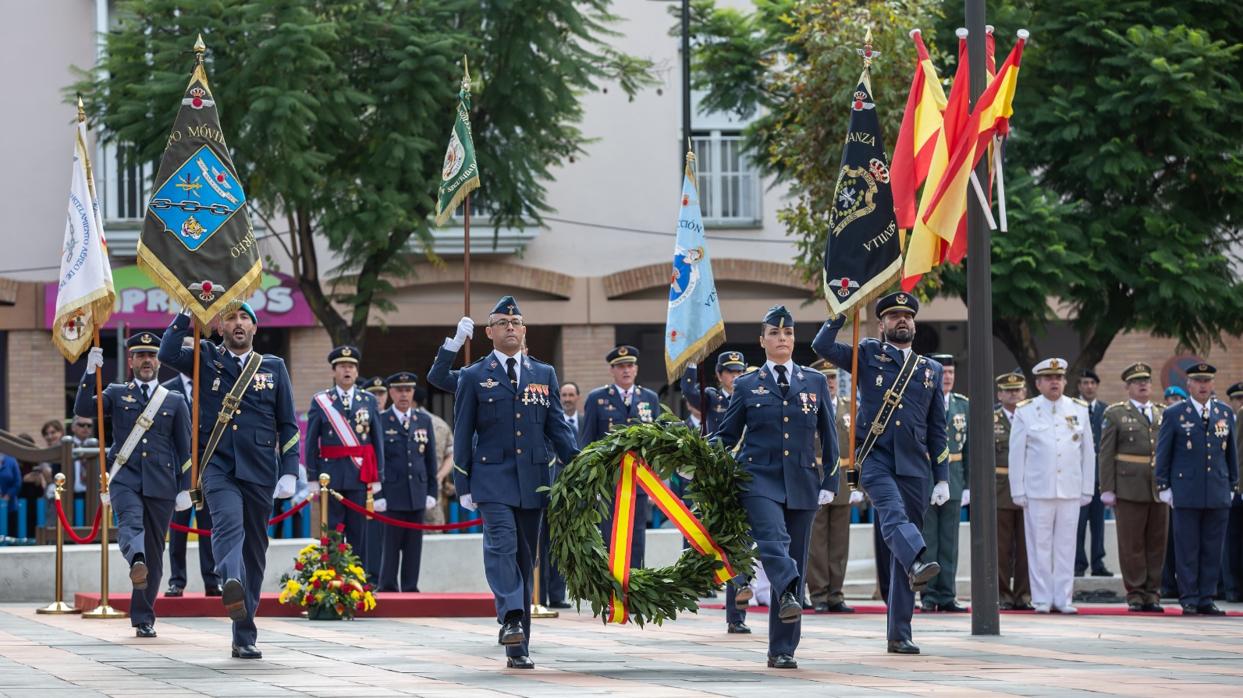 Acto de homenaje a la bandera de España en Tomares