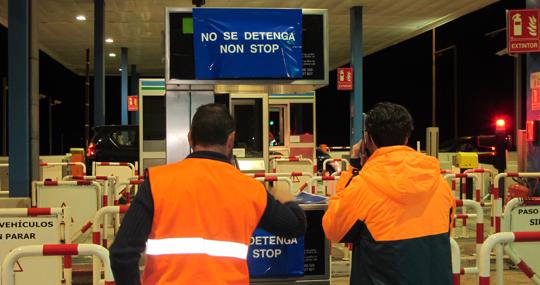 El proceso de de liberalización comenzó con la colocación de carteles en los viales de los peajes