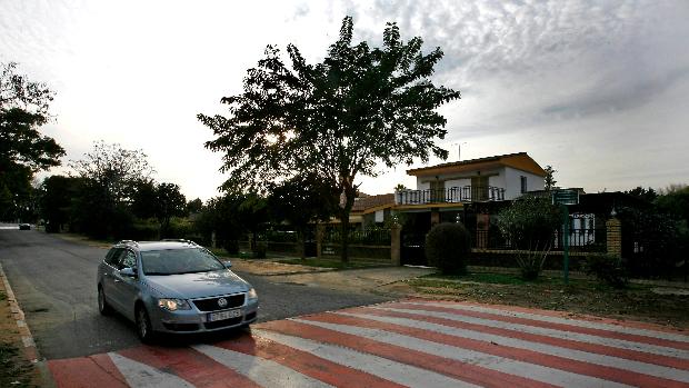 Detenidos en un hotel de Bormujos tres albanokosovares dedicados a asaltar viviendas