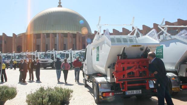 Camiones de la Diputación acaban en manos de la empresa del secretario del Consorcio de Estepa