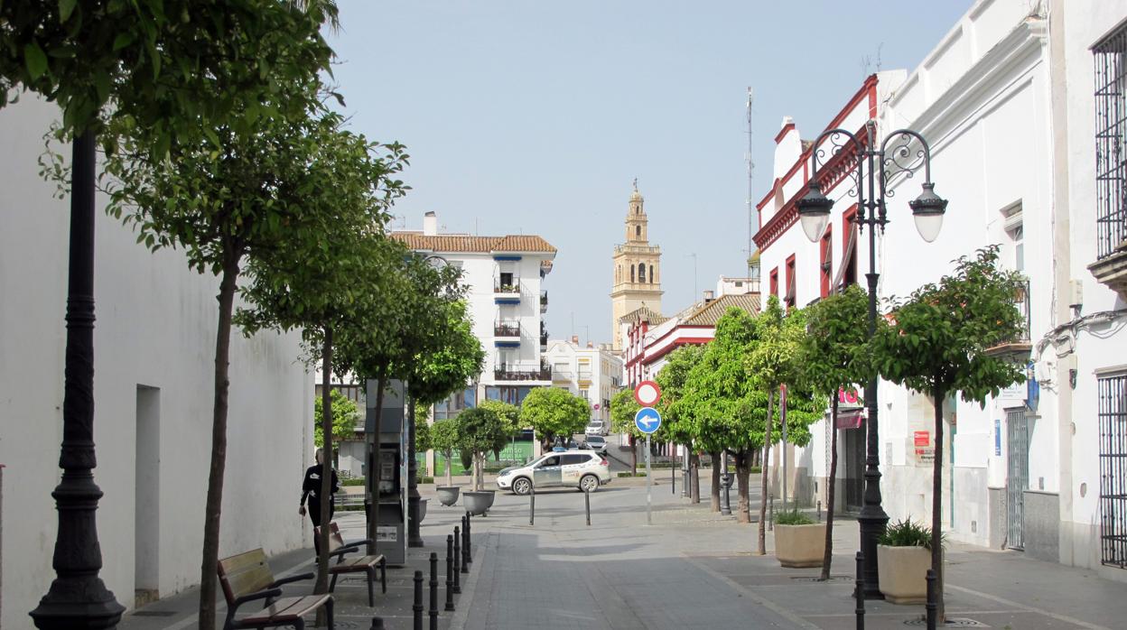 Patrullas de la Guardia Civil y de la Policía Local vigilan el cumplimiento de las medidas de confinamiento