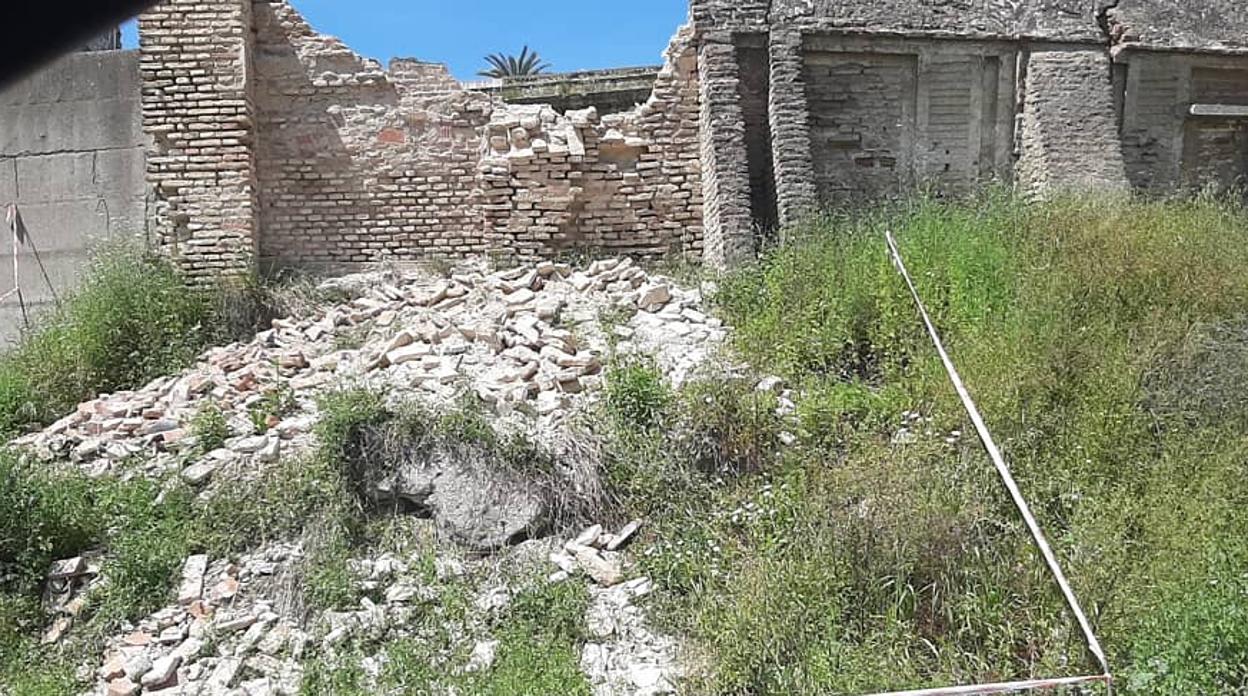 El muro caído en el Monasterio de San Isidoro del Campo de Santiponce