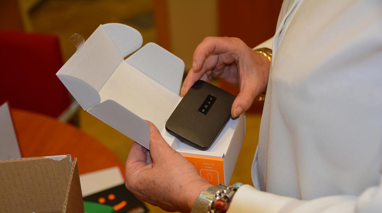 Uno de los modelos de router entregados por el Ayuntamiento de Tomares