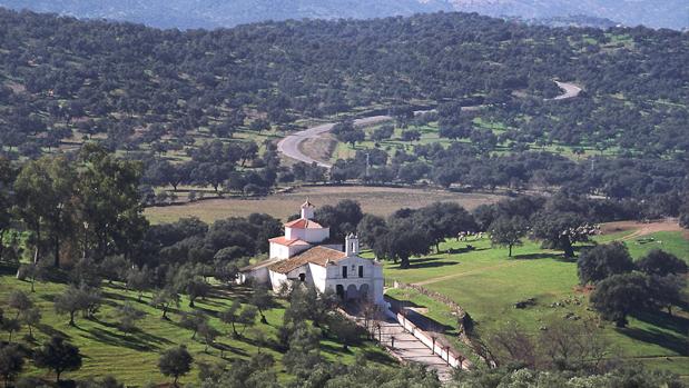 Ruta por las ermitas de la Sierra Norte de Sevilla: unión de naturaleza y patrimonio
