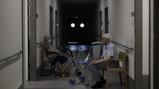 Dan negativo los usuarios de una residencia con un empleado positivo en Alcalá de Guadaíra