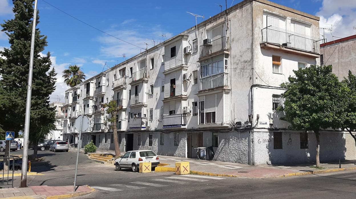 Uno de los bloques de la polémica Esquina del gato de San Juan, en la barriada Santa Isabel
