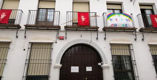 Puerte principal de la Residencia de Mayores San Juan de DIos.