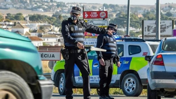 Cerca de 170.000 sevillanos del distrito Este bajan de nivel de alerta por el descenso de la tasa