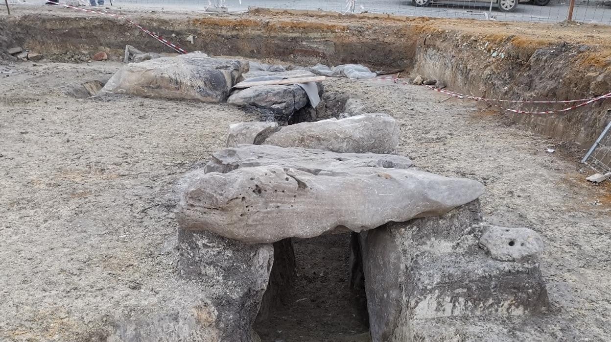 Vista de la entrada principal del dolmen neolítico