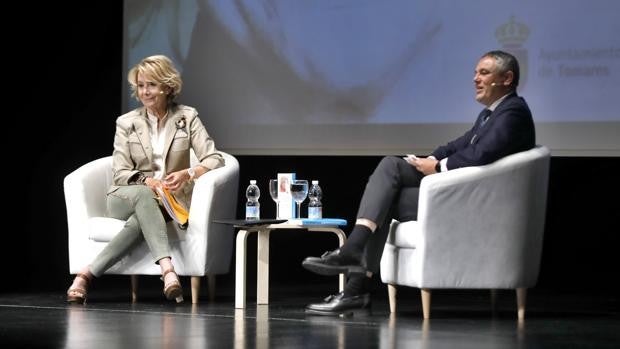 Esperanza Aguirre: «El centro es hoy en España defender la Constitución»