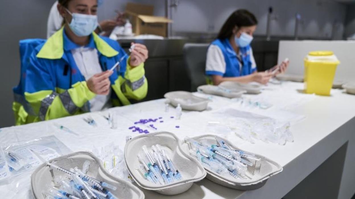 Personal sanitario se prepara para una vacunación masiva