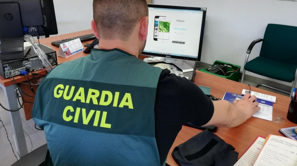 Un agente del puesto de Lora donde se ha realizado la investigación